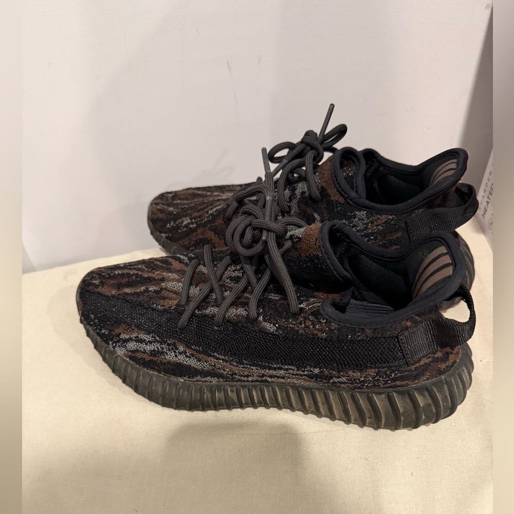 Stylish Men's Black and Brown Yeezy Sneakers